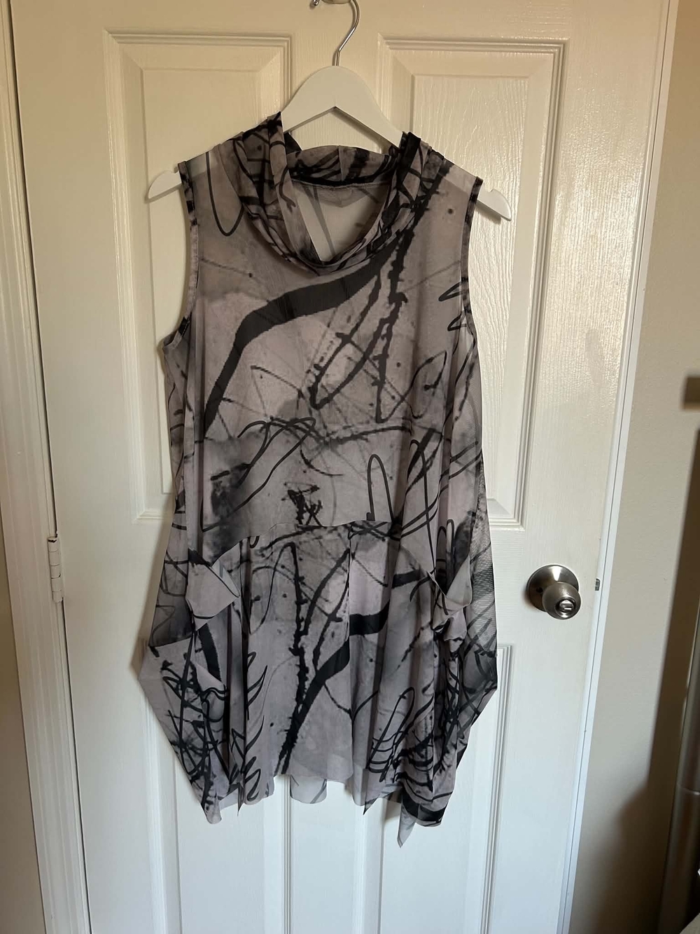 Luukaa Gray and Black Abstract Sleeveless Tunic Dress